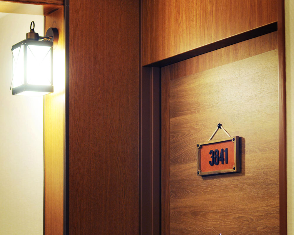 frontier-room